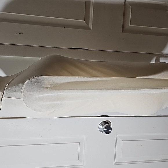 D. EXTERIOR women's fitter stretch top made in Italy. Cream color size large. - Picture 5 of 10